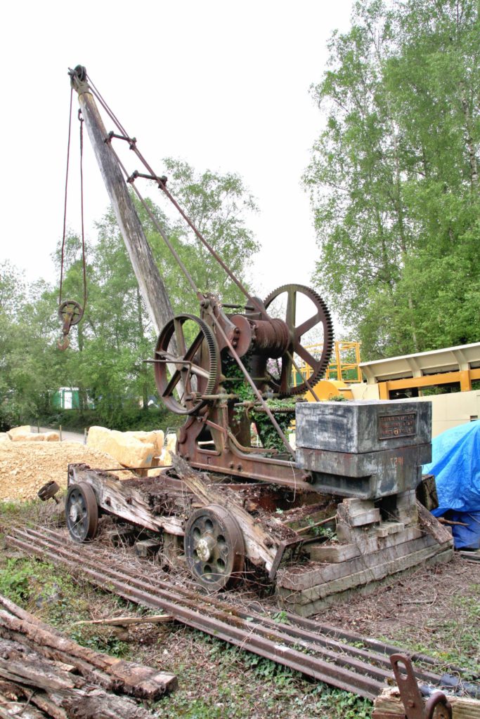 Photo of very rusty crane on wheels