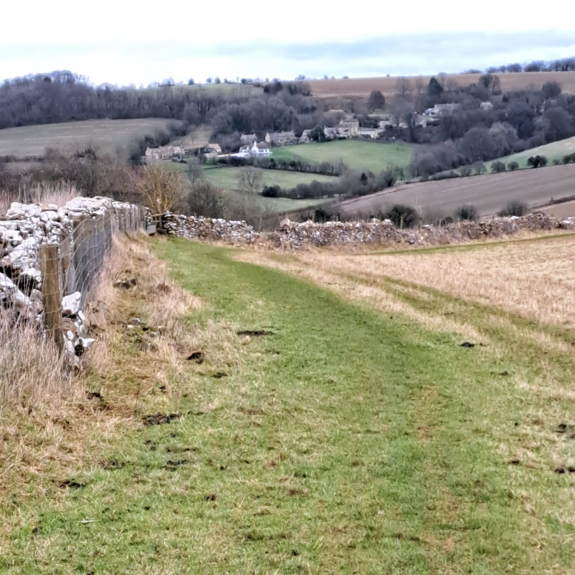 Upland walk around the source of the River Coln
